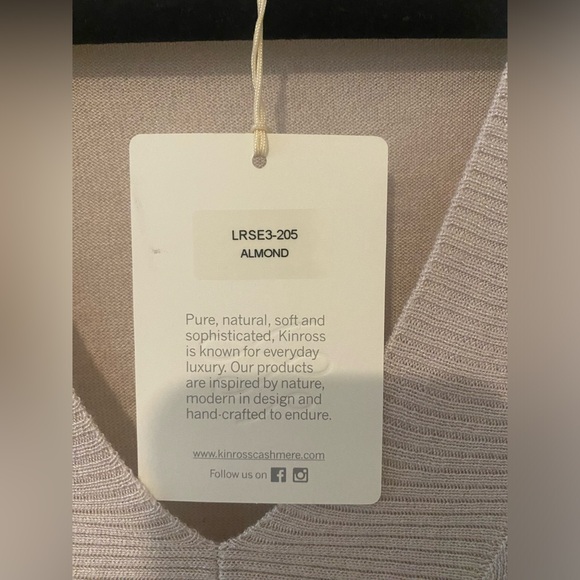 ✨✨NWT Kinross Cashmere V-neck Sweater - Picture 4 of 7